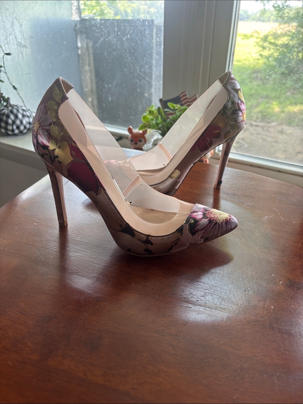 Floral Pointed-Toe High Heel Pumps - Pink/Gold